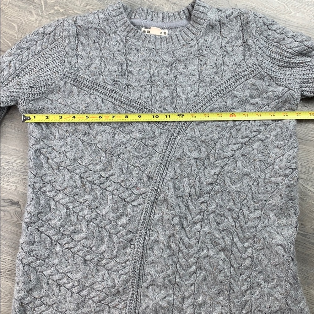 🎄 5/$30 Ruff Hewn sweater Medium - Picture 5 of 7